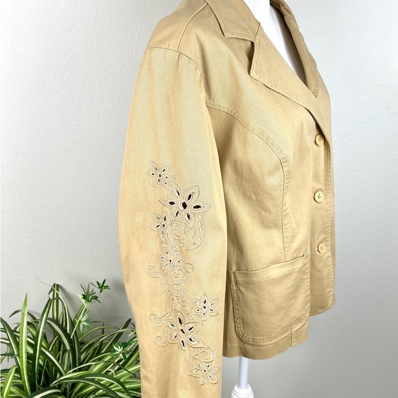 Susan Graver, Plus Size 2X Tan Jacket Embroidered Button Closure EUC - Picture 4 of 15